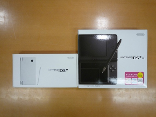 Illustration for article titled Let's Compare A DSi LL And a PSP-3000